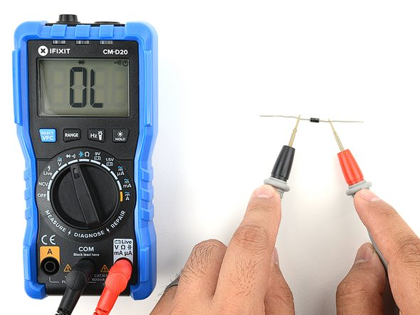 Probando un diodo 1N4007 en polarización directa e inversa