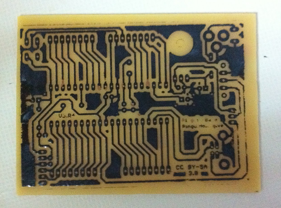 Placa terminada con componentes soldados