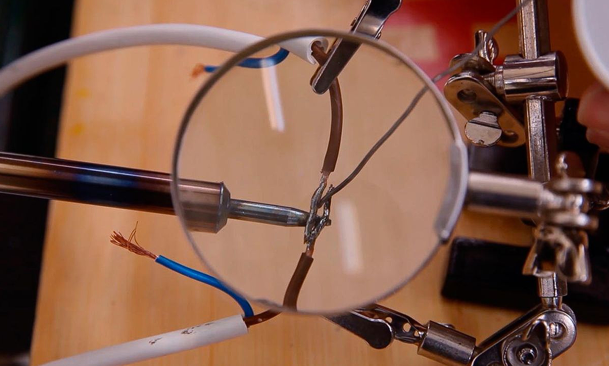 Proceso de estañado y unión de cables